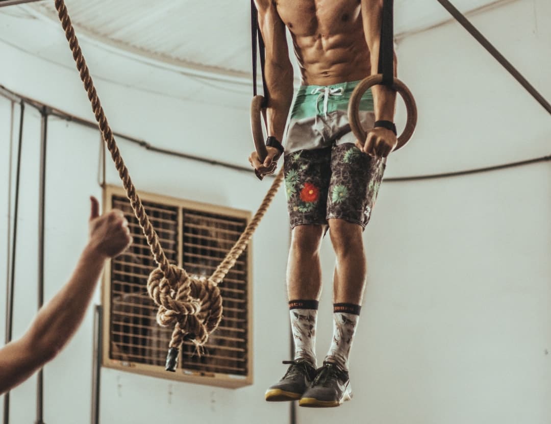 découvrez le crossfit, un entraînement intense alliant force, cardio et agilité. rejoignez une communauté dynamique et améliorez votre condition physique grâce à des séances adaptées à tous les niveaux.